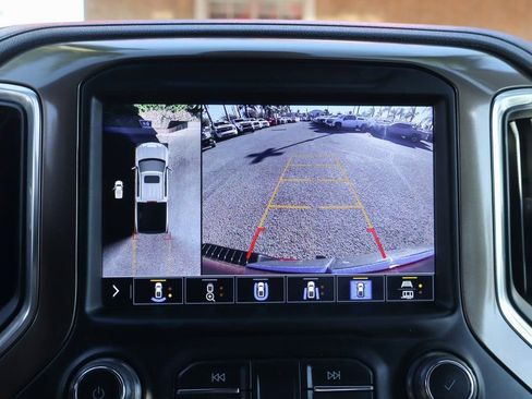 Used 2022 Chevrolet Silverado 1500 High Country w/ Technology Package AWD/4WD image 34