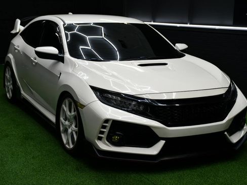 Used 2017 Honda Civic Type R image 11