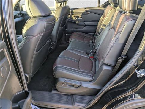 Used 2025 Honda Pilot Black Edition image 21