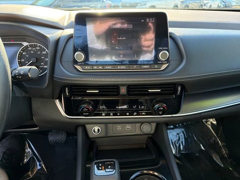 Used 2023 Nissan Rogue SV image 26