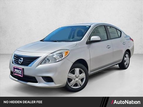 Used 2013 Nissan Versa SV FWD image 1
