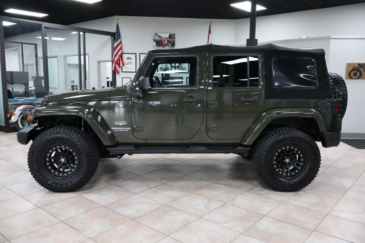 Used 2015 Jeep Wrangler Unlimited Sahara w/ Connectivity Group AWD/4WD image 2
