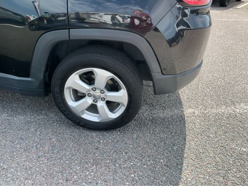 Used 2018 Jeep Compass Latitude FWD image 8
