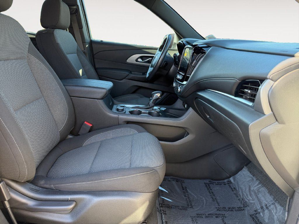 Used 2022 Chevrolet Traverse LT AWD/4WD image 25