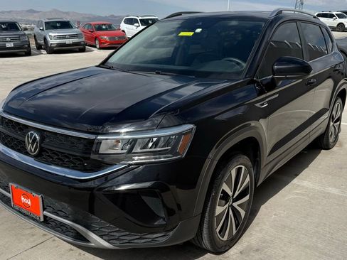 Used 2024 Volkswagen Taos SE FWD image 4