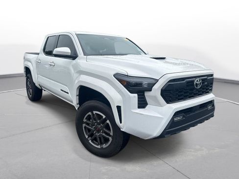 Used 2025 Toyota Tacoma TRD Sport AWD/4WD image 4