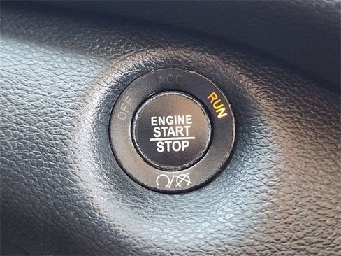 Used 2019 Jeep Cherokee Latitude Plus image 21