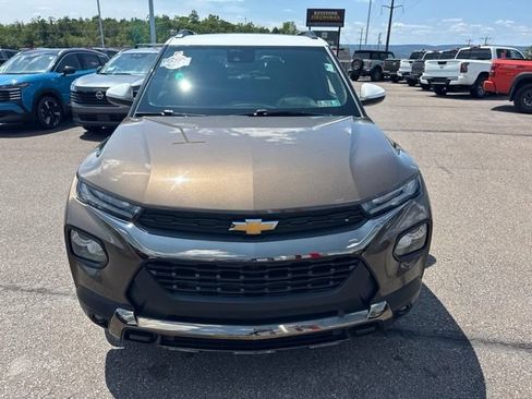 Used 2022 Chevrolet TrailBlazer ACTIV w/ Sun and Liftgate Package FWD image 2