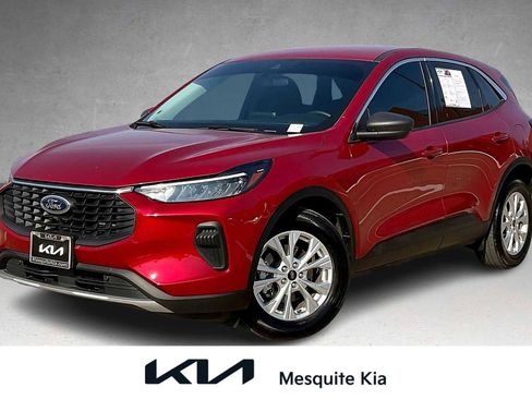 Used 2023 Ford Escape Active image 1