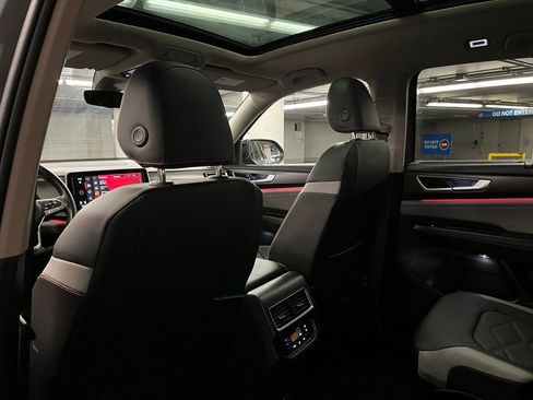 Certified 2025 Volkswagen Atlas Peak Edition SE AWD/4WD image 24