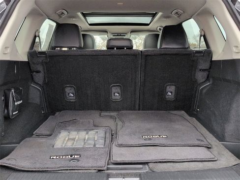 Used 2023 Nissan Rogue SV w/ SV Premium Package image 19