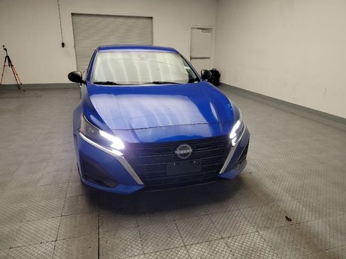 Used 2025 Nissan Altima 2.5 SV FWD image 14