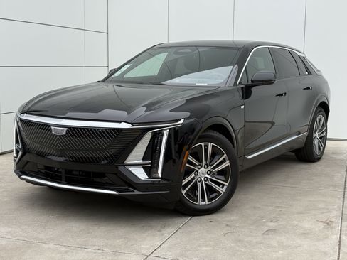 New 2026 Cadillac Lyriq Luxury AWD/4WD image 2