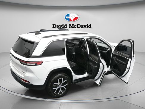 Used 2023 Jeep Grand Cherokee Limited w/ Luxury Tech Group II AWD/4WD image 50
