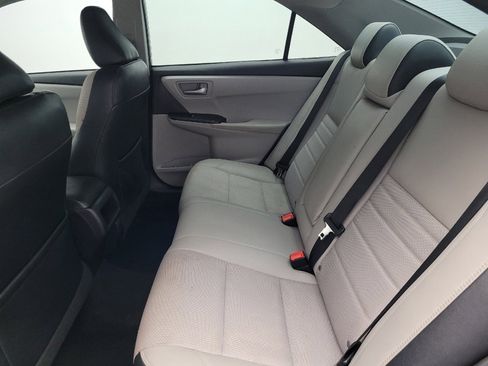 Used 2017 Toyota Camry SE image 18