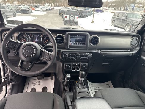 Used 2023 Jeep Gladiator Sport image 14