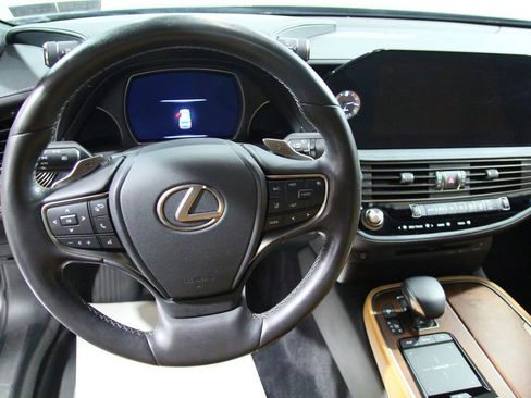 Used 2021 Lexus LS 500 AWD w/ Accessory Package (Z1) image 19