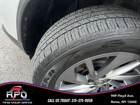 Used 2016 Nissan Rogue SL w/ SL Premium Package image 11