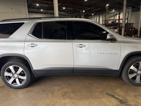 Used 2021 Chevrolet Traverse LT w/ LT Premium Package AWD/4WD image 10