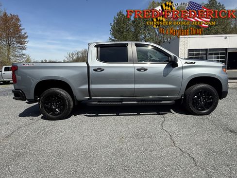 Used 2024 Chevrolet Silverado 1500 Custom Trail Boss w/ Turbomax Blackout Package AWD/4WD image 9
