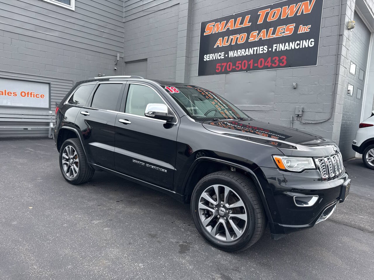 Used 2018 Jeep Grand Cherokee Overland AWD/4WD image 1