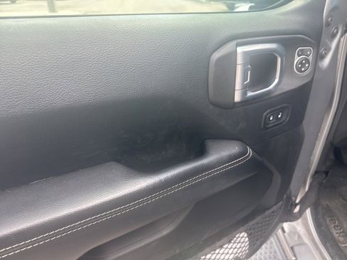 Used 2018 Jeep Wrangler Unlimited Sahara image 17