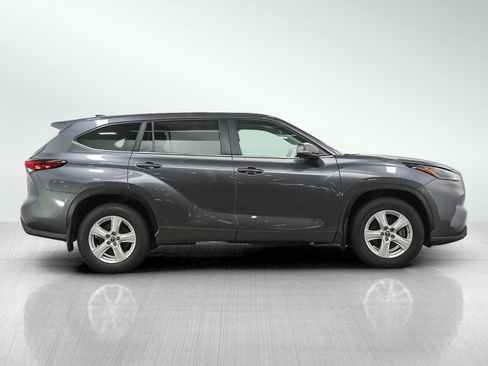 Used 2023 Toyota Highlander L AWD/4WD image 6