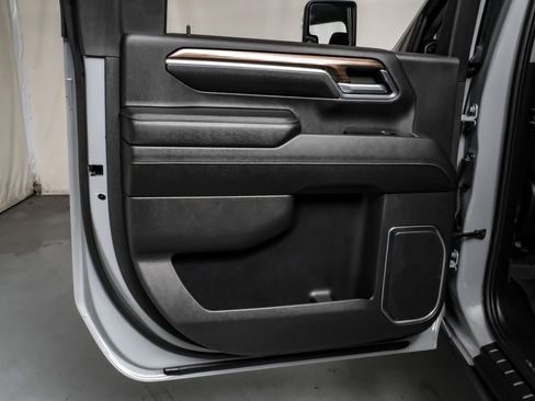 Used 2024 Chevrolet Silverado 2500 LT image 46