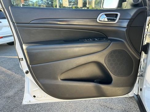 Used 2021 Jeep Grand Cherokee Laredo RWD image 32