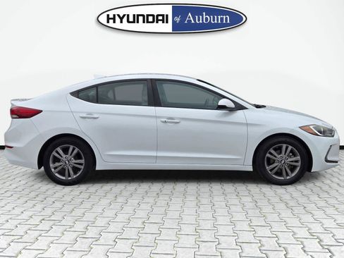 Used 2017 Hyundai Elantra SE w/ SE A/T Tech Package 03 FWD image 4