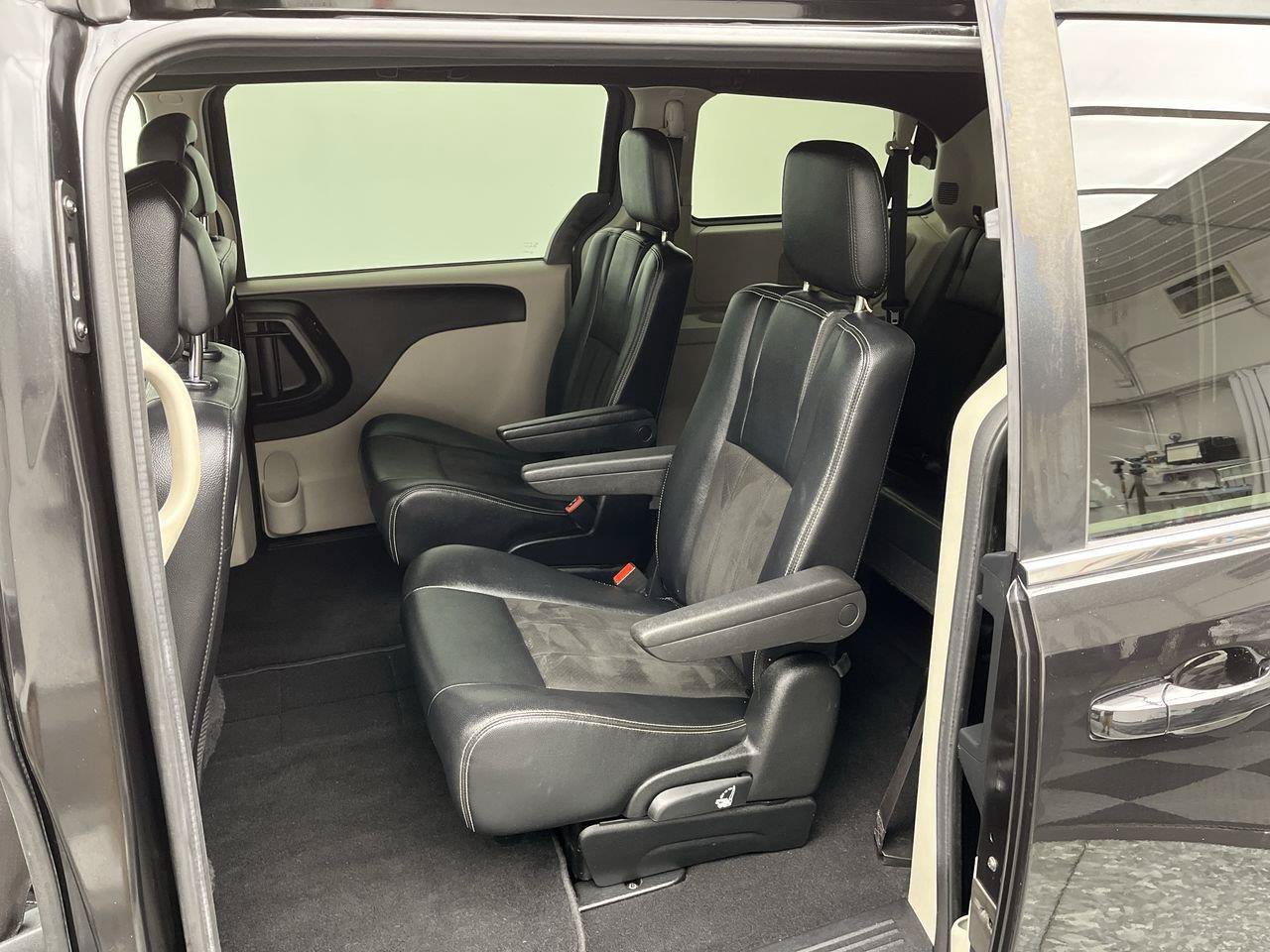 Used 2019 Dodge Grand Caravan SXT FWD image 10