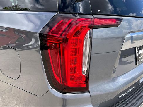 Used 2021 GMC Yukon XL Denali w/ Denali Premium Package image 28