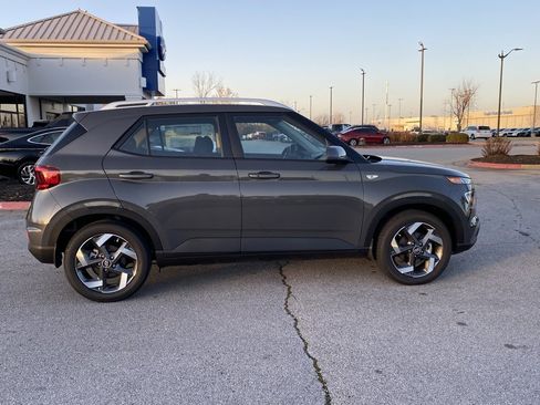 New 2025 Hyundai Venue SEL image 8