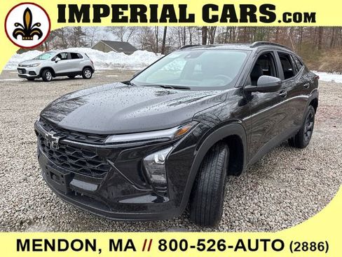 New 2026 Chevrolet Trax LT w/ Midnight Edition FWD image 5