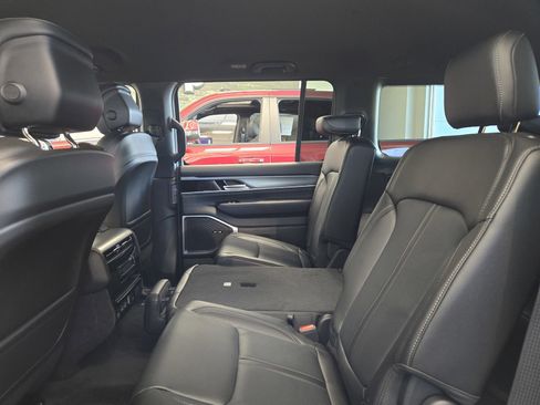 New 2025 Jeep Wagoneer 4WD image 13