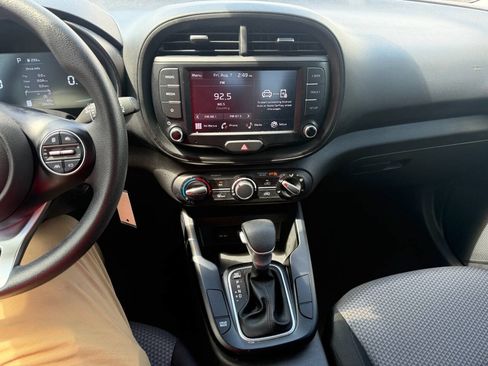 Used 2023 Kia Soul LX w/ Option Group 015 FWD image 17
