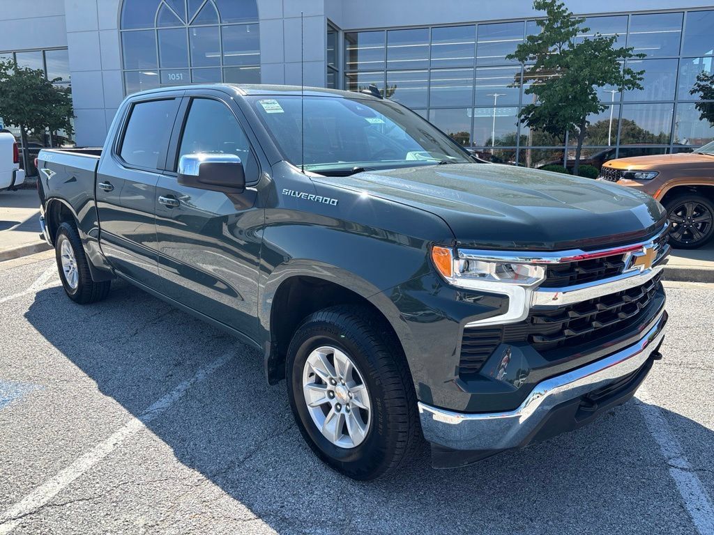 Used 2025 Chevrolet Silverado 1500 LT AWD/4WD image 6