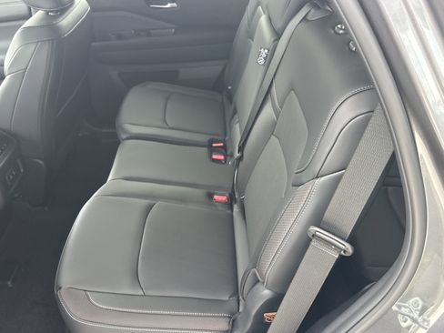 New 2026 Nissan Pathfinder SL FWD image 9