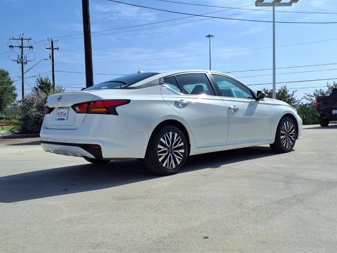Used 2025 Nissan Altima 2.5 SV FWD image 5