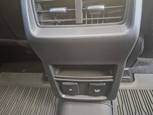 Used 2019 Ford Edge Titanium w/ Cold Weather Package AWD/4WD image 28