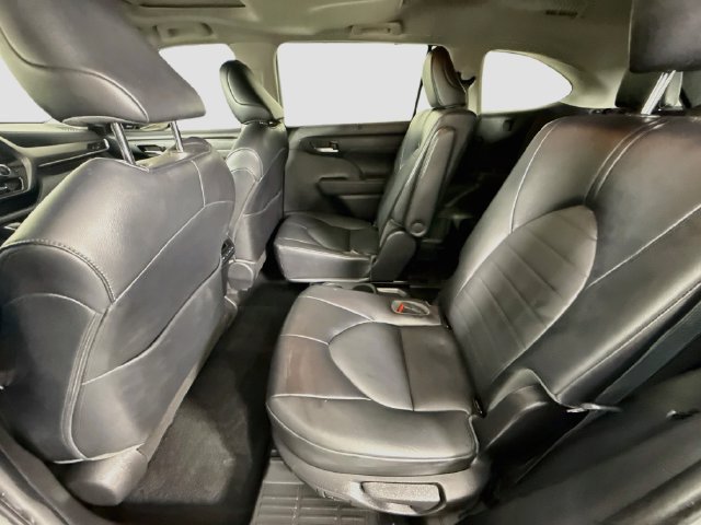Certified 2022 Toyota Highlander XLE FWD image 26