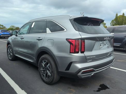 Certified 2023 Kia Sorento EX image 9