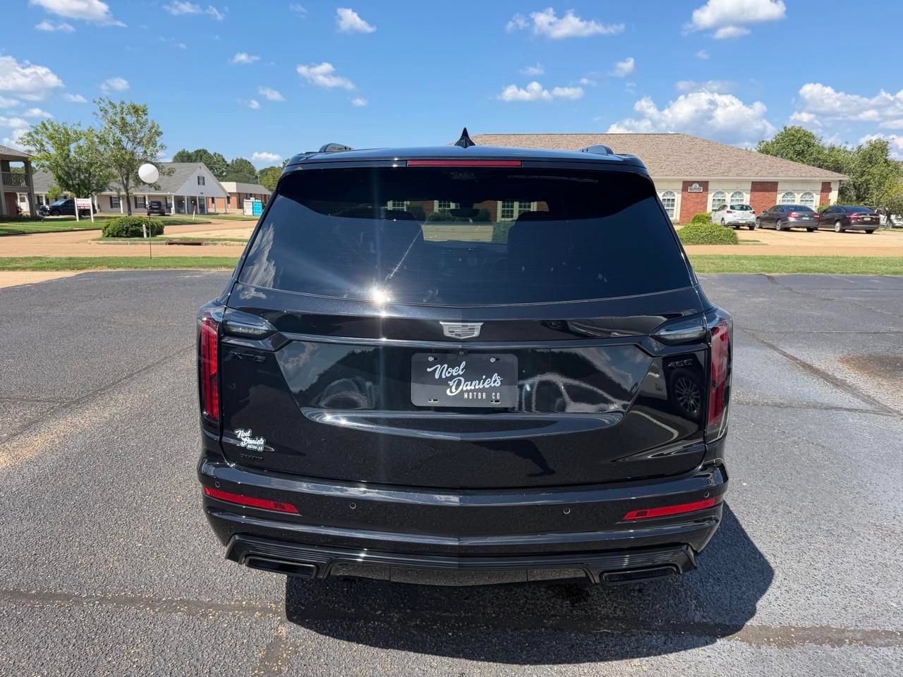 Used 2023 Cadillac XT6 Sport w/ LPO, ONYX Package AWD/4WD image 5