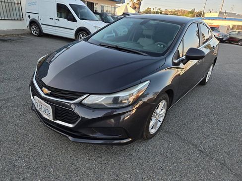 Used 2017 Chevrolet Cruze LT FWD image 9