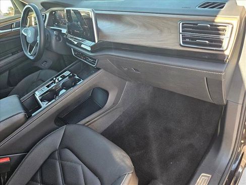 Used 2025 Volkswagen Atlas SE w/ Black Wheel Package image 22
