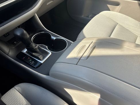 Used 2015 Toyota Highlander LE image 22