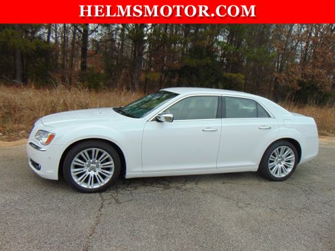 Used 2014 Chrysler 300 C w/ Light Group image 1