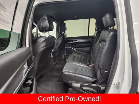 Certified 2025 Jeep Wagoneer Series II w/ 8-Passenger Seating Package AWD/4WD image 27
