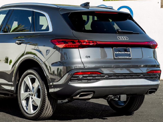Used 2025 Audi Q5 Premium Plus w/ Premium Plus AWD/4WD image 10