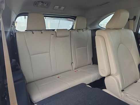 Used 2024 Toyota Highlander Limited image 14